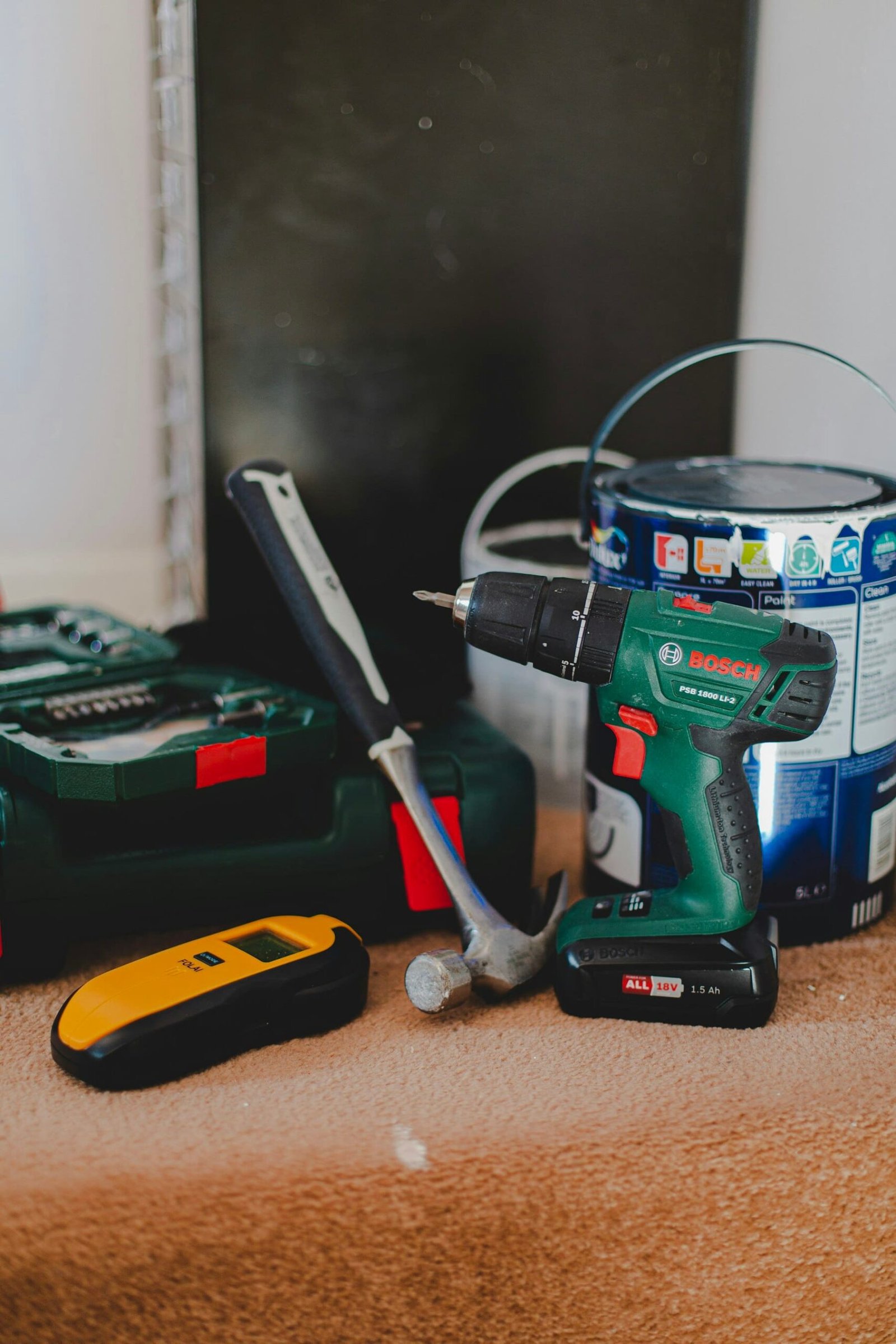 Perceuse sans fil et outils de chantier